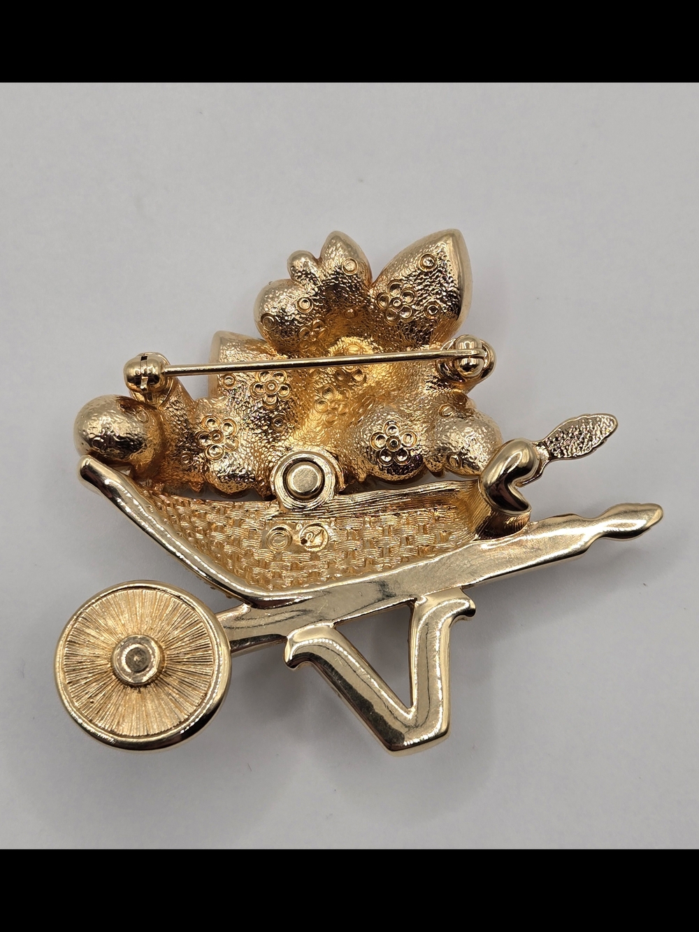 Swarovski Crystal Garden Wheelbarrow Brooch – Retired 1999 SCS – Like New - Picture 10 of 13